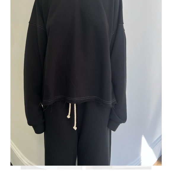 EKD collections set top are size XS pants are M this is a set runs loose - Picture 5 of 9